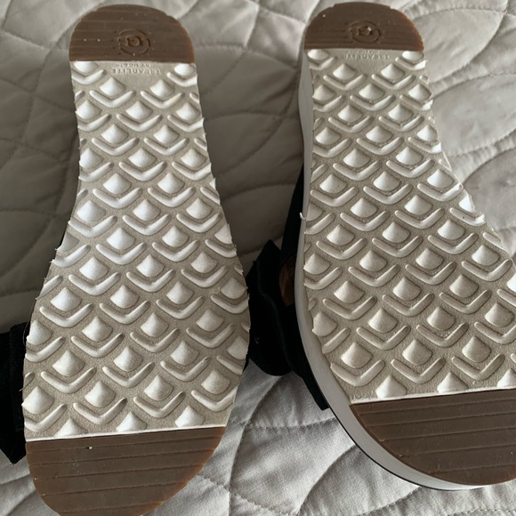 Get ready for summer in platform UGG sanders - Picture 3 of 7